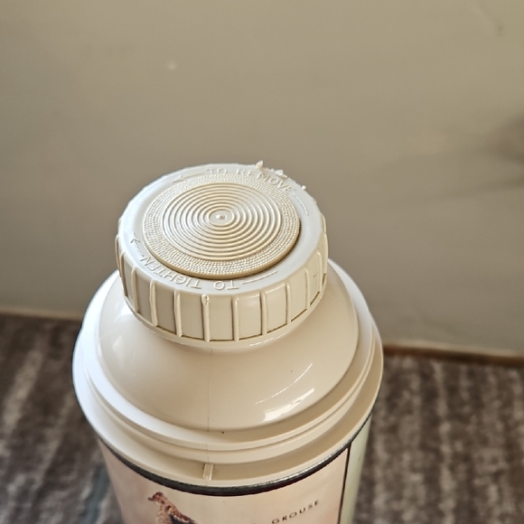 Vintage Red Thermos with Bird Design - Picture 8 of 9